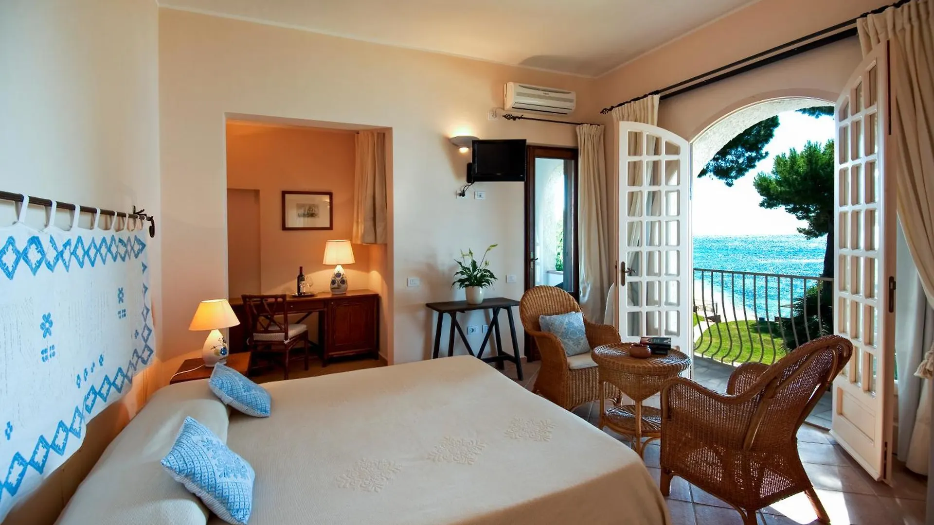 Luna Sardinia سانتا مارغريتا دي 4*,  إيطاليا