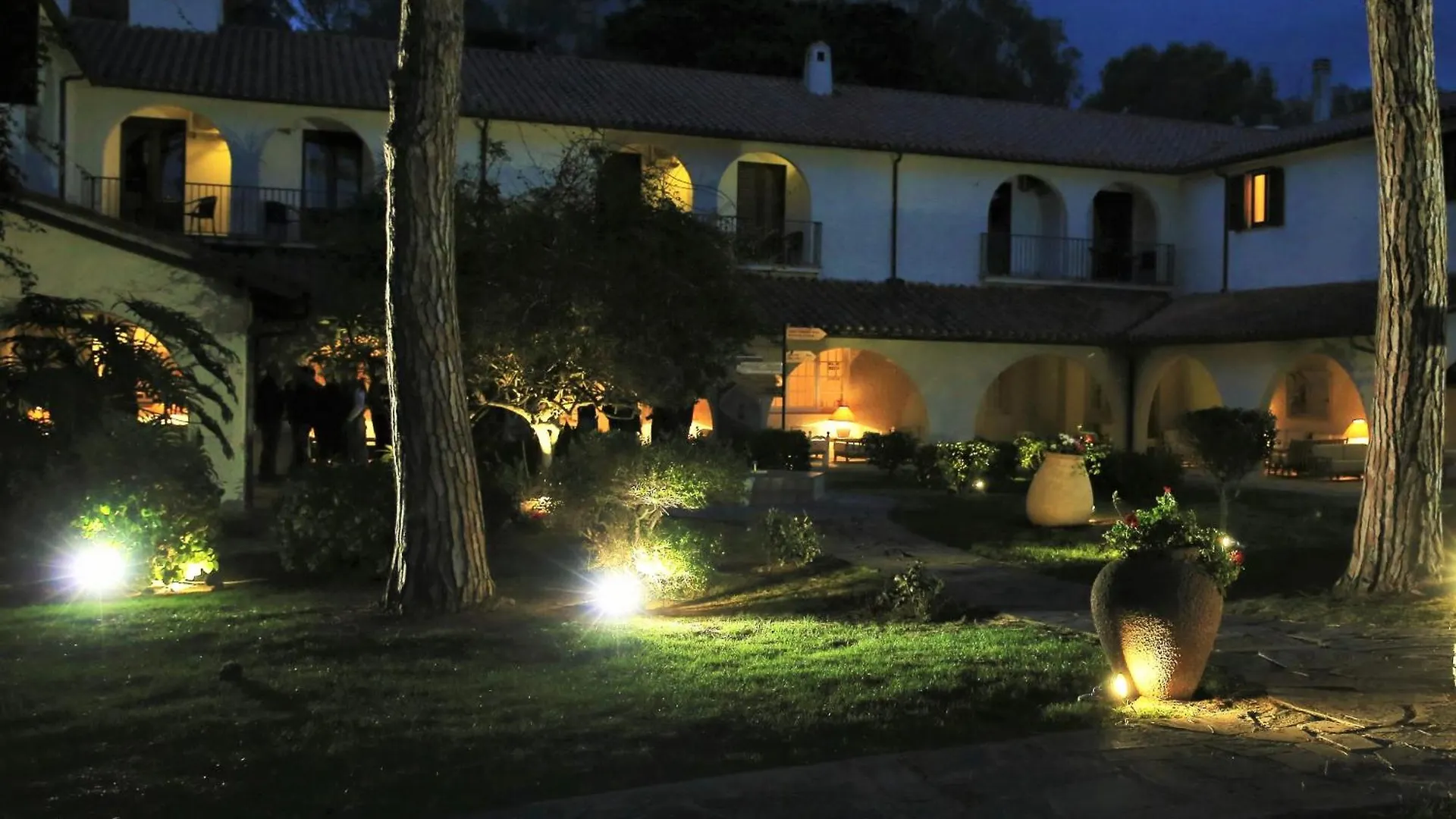 Luna Sardinia سانتا مارغريتا دي 4*,